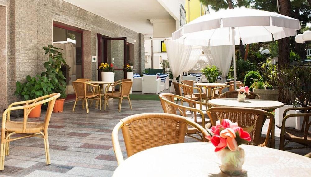 Hotel Capinera Rimini Esterno foto